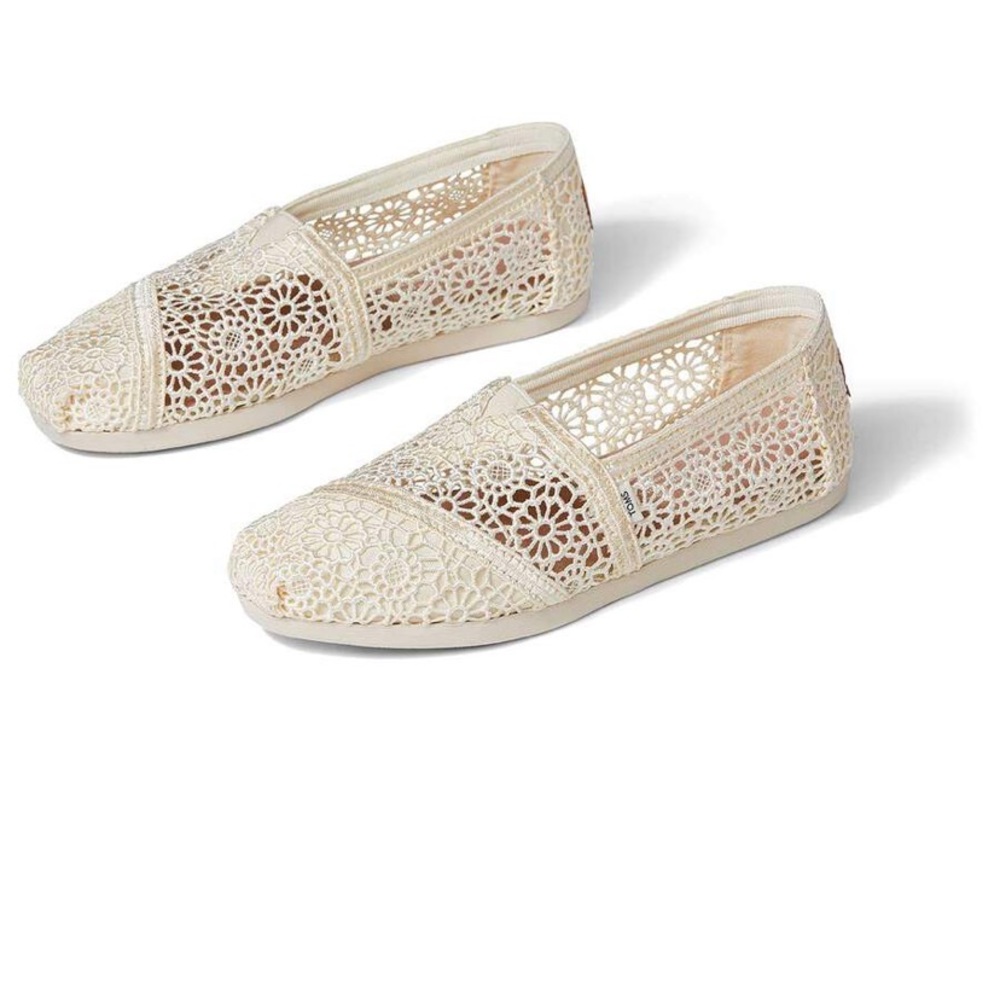 Crocheted Cream Toms